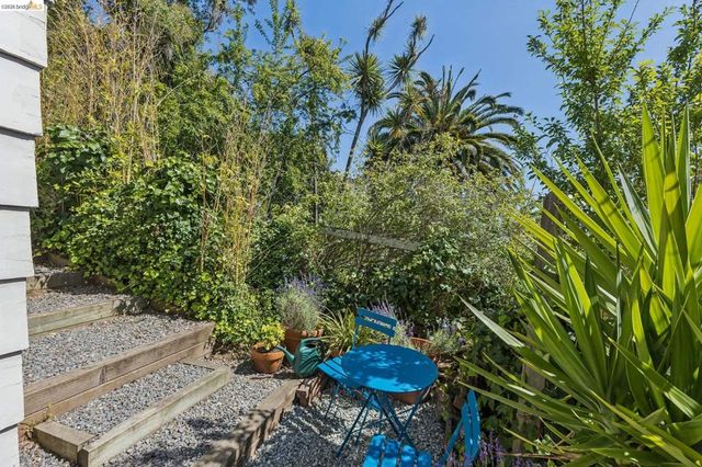 8 Mosswood Rd, Berkeley, CA 94704