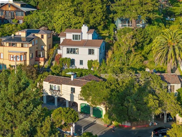 8 Mosswood Rd, Berkeley, CA 94704