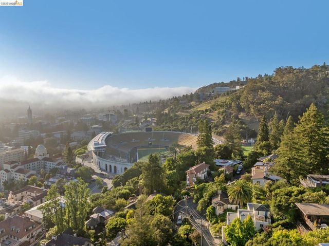 8 Mosswood Rd, Berkeley, CA 94704