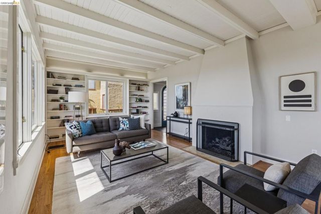 8 Mosswood Rd, Berkeley, CA 94704