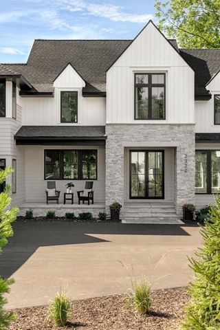 18995 Maple Lane, Deephaven, MN 55331