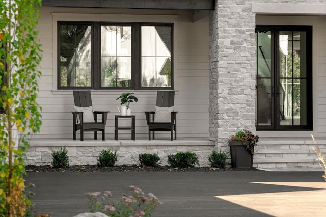 18995 Maple Lane, Deephaven, MN 55331