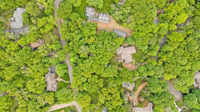 18995 Maple Lane, Deephaven, MN 55331