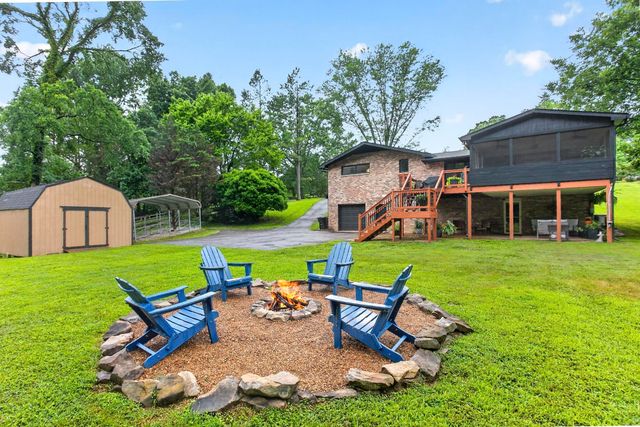 9077 Old Charlotte Pike, Pegram, TN 37143