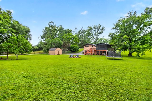 9077 Old Charlotte Pike, Pegram, TN 37143
