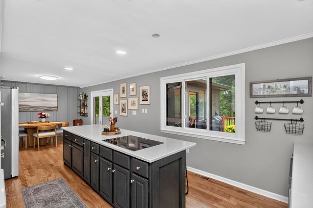 9077 Old Charlotte Pike, Pegram, TN 37143