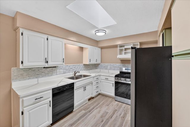 385 Hollywood Drive, Saline, MI 48176