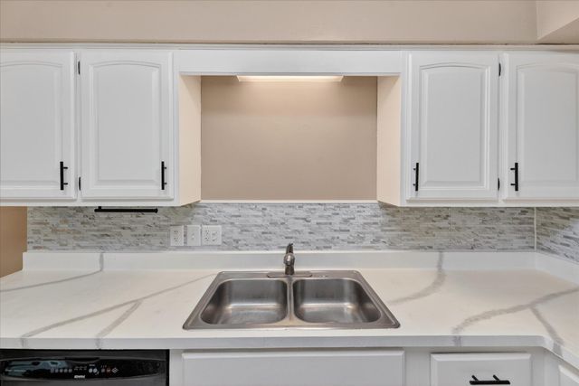 385 Hollywood Drive, Saline, MI 48176