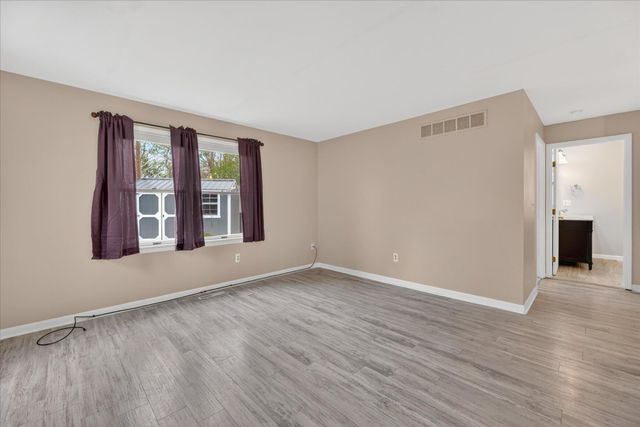 385 Hollywood Drive, Saline, MI 48176