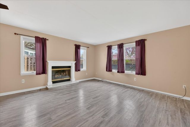 385 Hollywood Drive, Saline, MI 48176