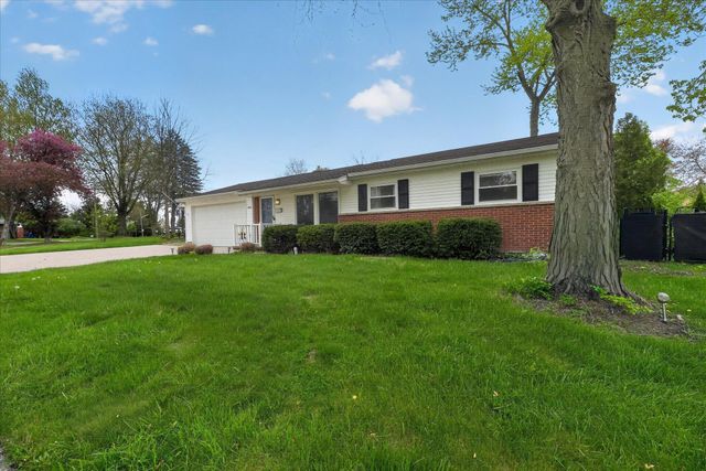 385 Hollywood Drive, Saline, MI 48176