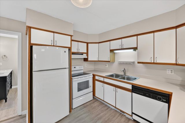 385 Hollywood Drive, Saline, MI 48176