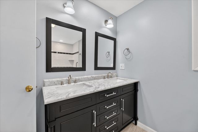 385 Hollywood Drive, Saline, MI 48176
