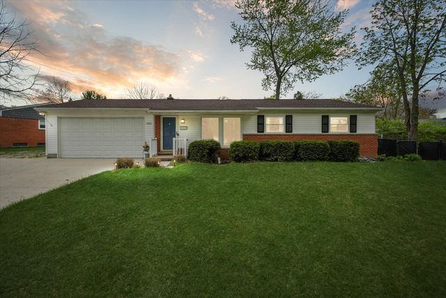 385 Hollywood Drive, Saline, MI 48176