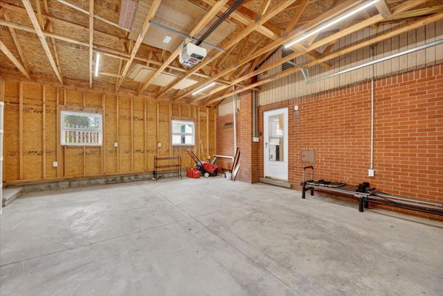 385 Hollywood Drive, Saline, MI 48176