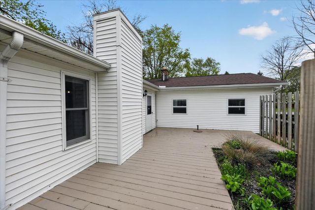 385 Hollywood Drive, Saline, MI 48176