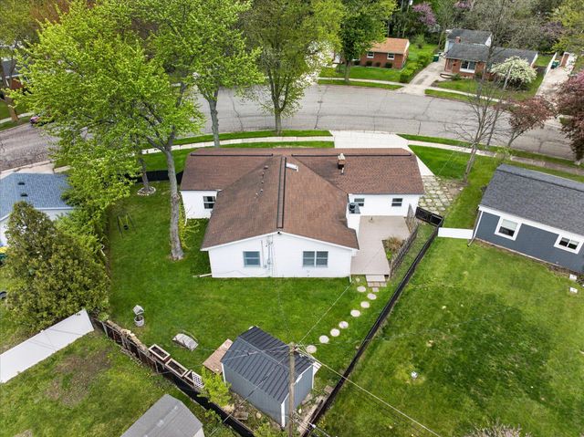 385 Hollywood Drive, Saline, MI 48176