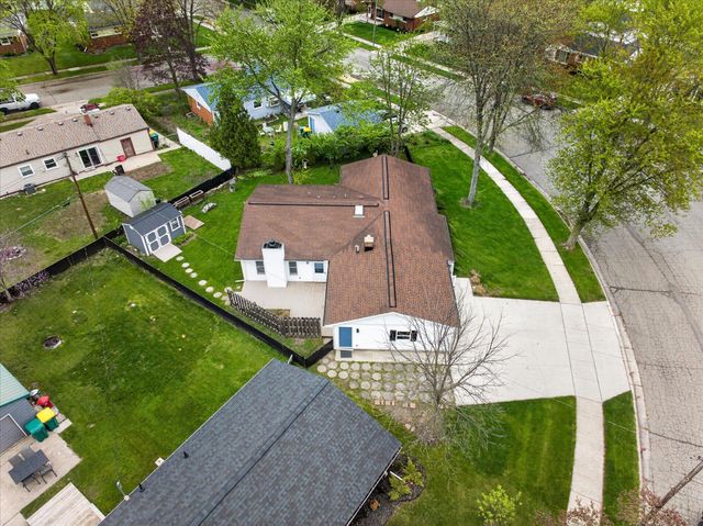 385 Hollywood Drive, Saline, MI 48176