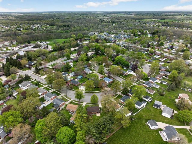 385 Hollywood Drive, Saline, MI 48176