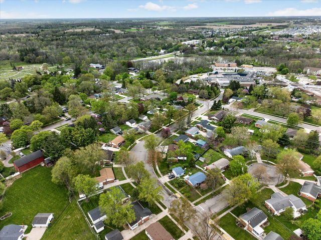 385 Hollywood Drive, Saline, MI 48176