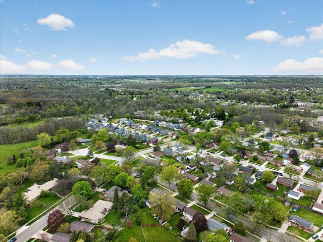 385 Hollywood Drive, Saline, MI 48176