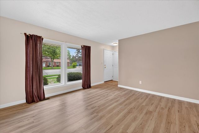 385 Hollywood Drive, Saline, MI 48176