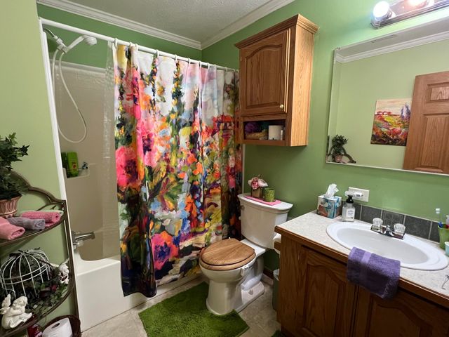 10901 N 555 E, Demotte, IN 46310