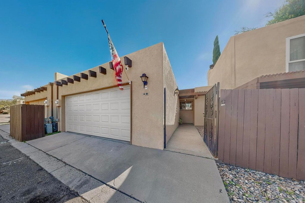 49 Calle San Blas NE, Albuquerque, NM 87109