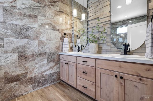 2417 Jackson St, Jerome, ID 83338