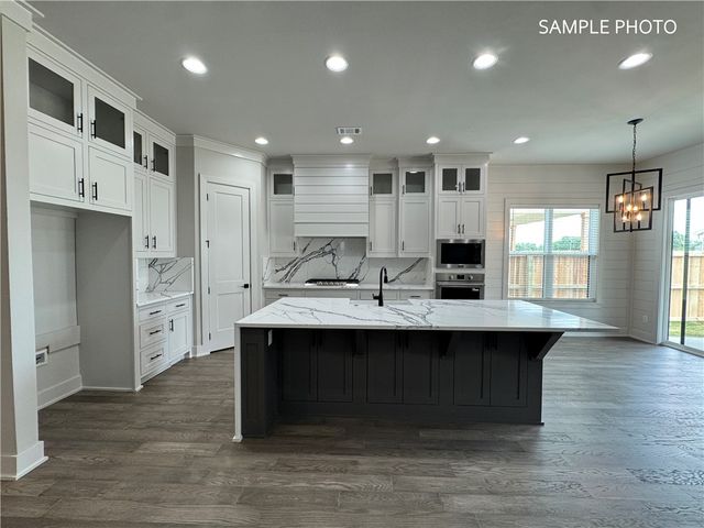 6017 S 41st Street, Rogers, AR 72758
