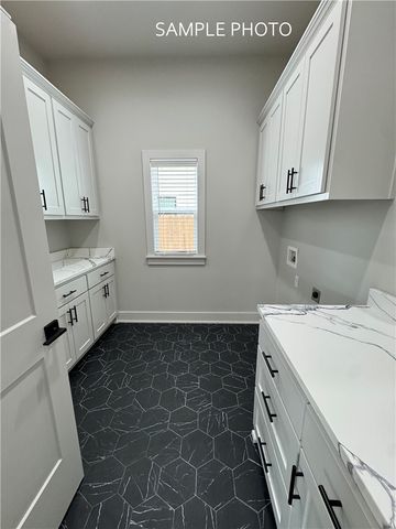 6017 S 41st Street, Rogers, AR 72758