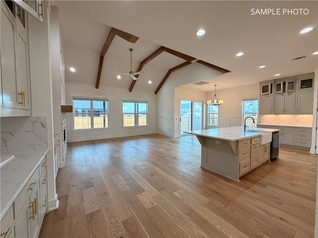6017 S 41st Street, Rogers, AR 72758