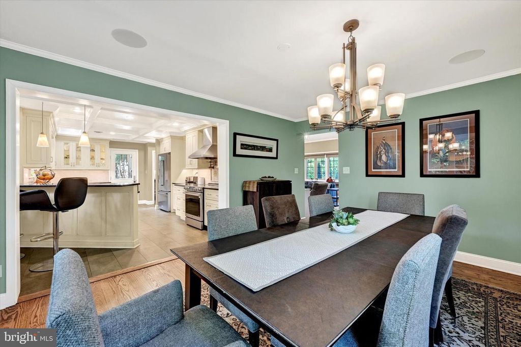 Image 13 of property listing at 904 BELLEMORE RD, Baltimore, MD 21210
