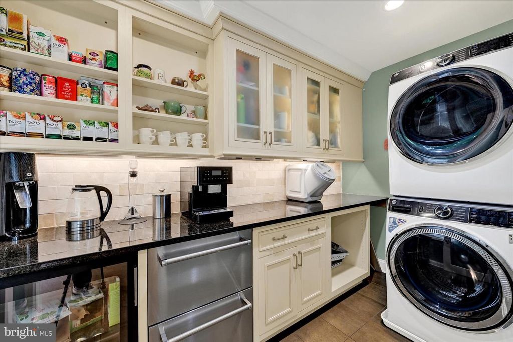 Image 18 of property listing at 904 BELLEMORE RD, Baltimore, MD 21210