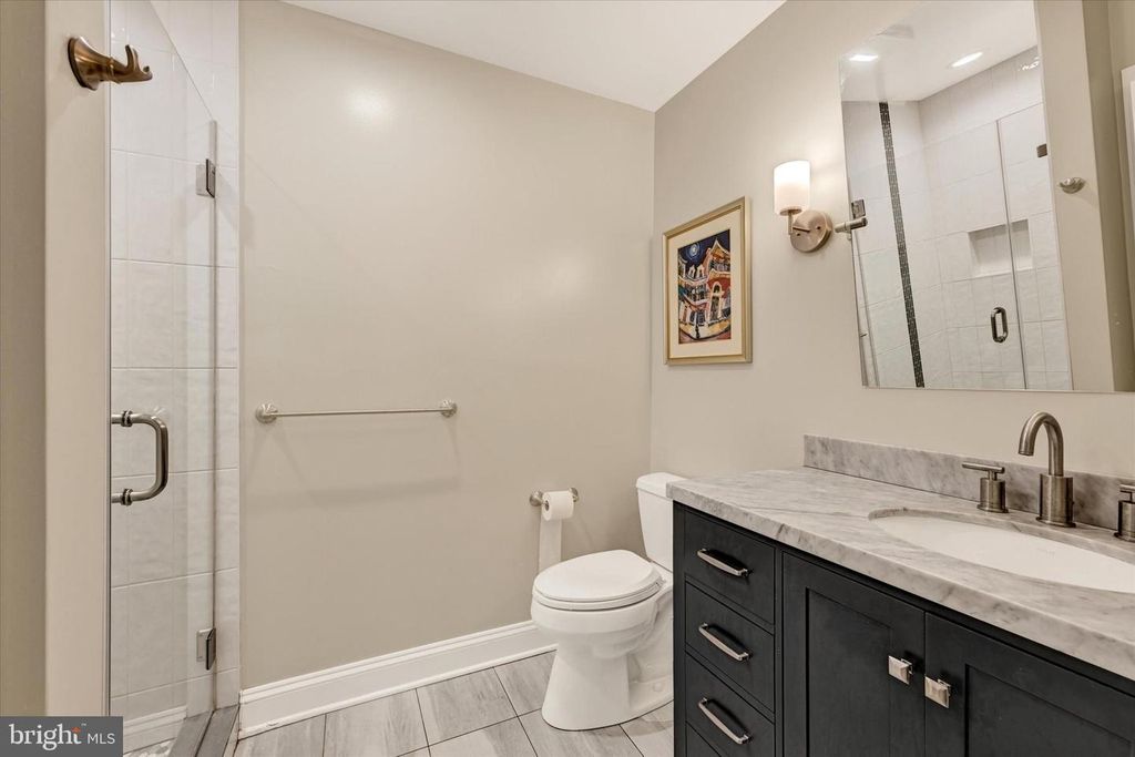 Image 19 of property listing at 904 BELLEMORE RD, Baltimore, MD 21210