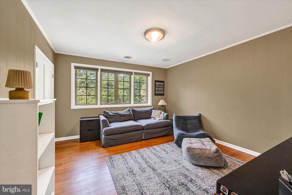 Image 20 of property listing at 904 BELLEMORE RD, Baltimore, MD 21210