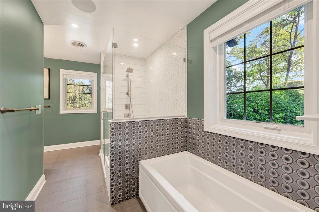 Image 28 of property listing at 904 BELLEMORE RD, Baltimore, MD 21210
