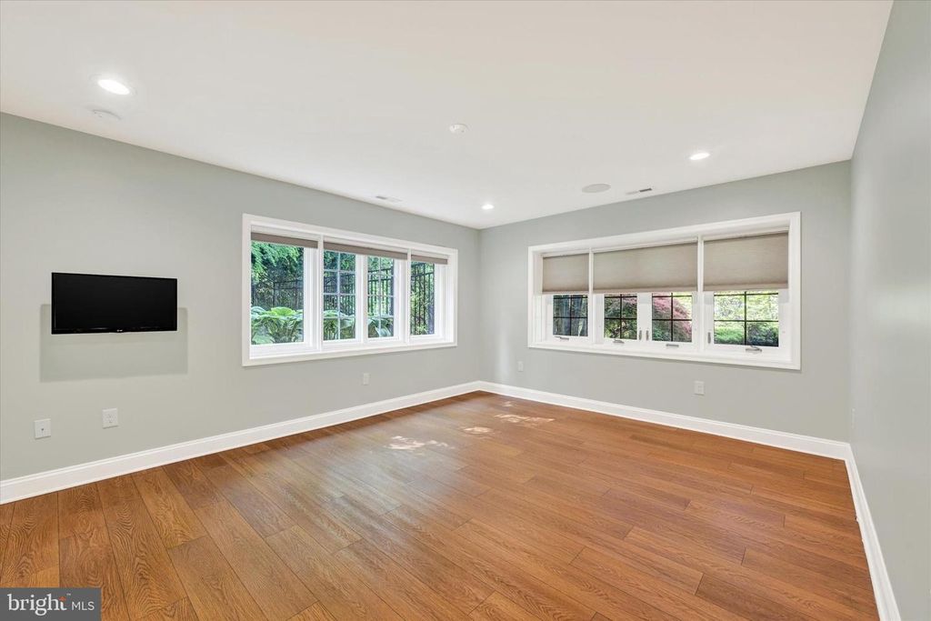 Image 35 of property listing at 904 BELLEMORE RD, Baltimore, MD 21210