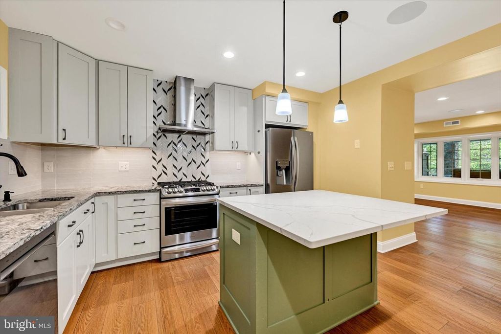 Image 48 of property listing at 904 BELLEMORE RD, Baltimore, MD 21210