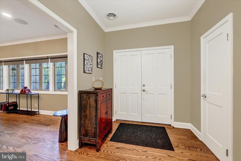 Image 5 of property listing at 904 BELLEMORE RD, Baltimore, MD 21210