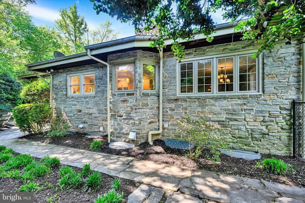 Image 55 of property listing at 904 BELLEMORE RD, Baltimore, MD 21210
