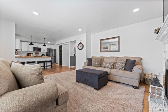 5545 Rockhampton, Clay, NY 13041