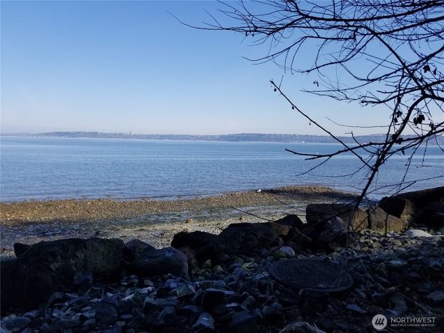 10014 Vashon Highway SW, Vashon, WA 98070