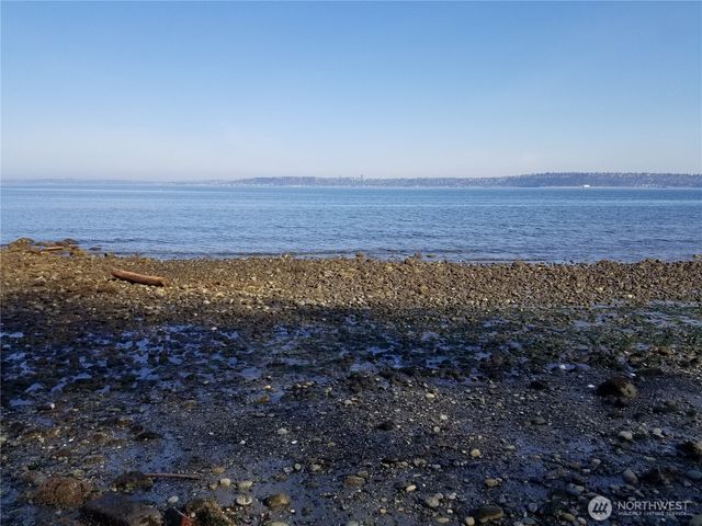 10014 Vashon Highway SW, Vashon, WA 98070