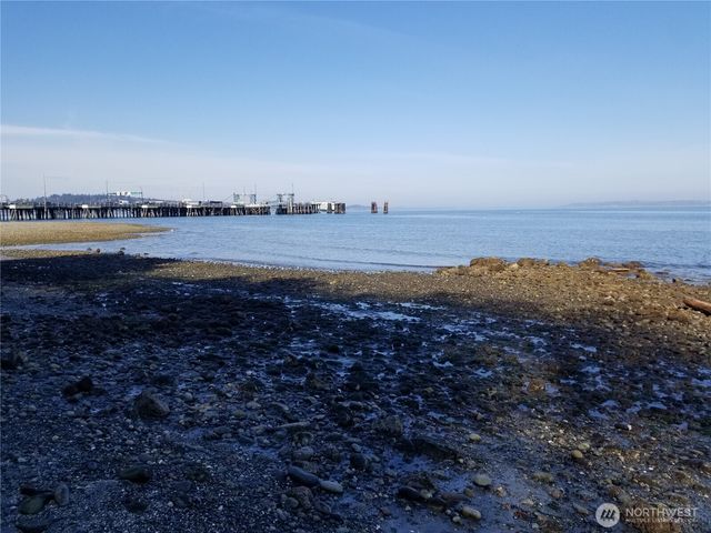 10014 Vashon Highway SW, Vashon, WA 98070