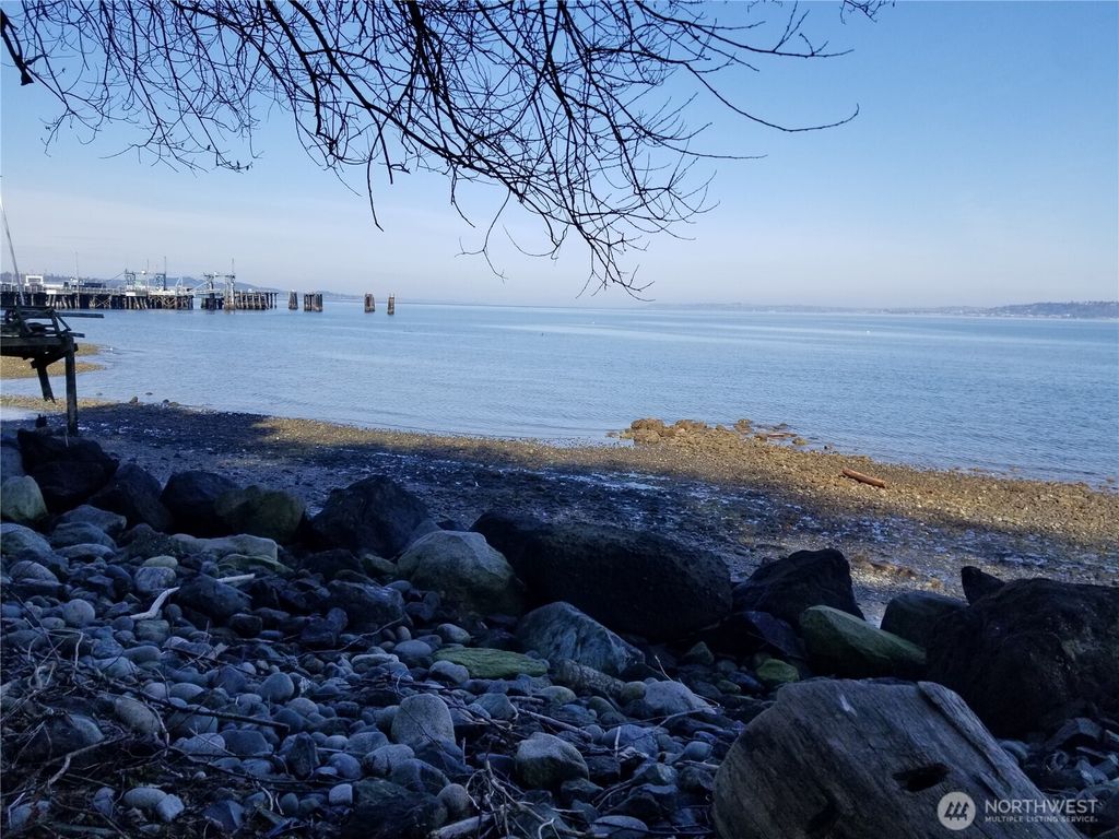 10014 Vashon Highway SW, Vashon, WA 98070