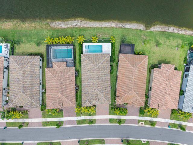 7985 Ironwood Way, Parkland, FL 33067