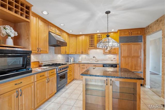 12 N Trumbull Circle 31B, St Charles, MO 63301