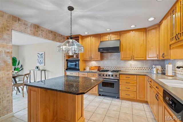 12 N Trumbull Circle 31B, St Charles, MO 63301