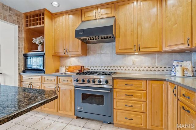 12 N Trumbull Circle 31B, St Charles, MO 63301